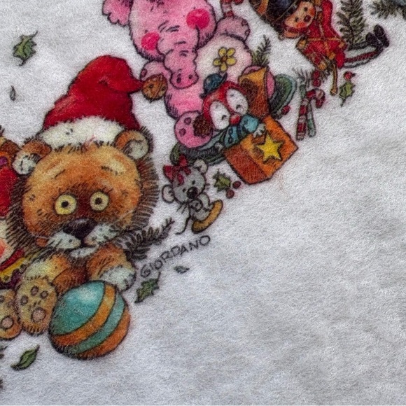 1984 Giordano White Felt Christmas Tree Skirt with Santa and Toy Design - Picture 3 of 5